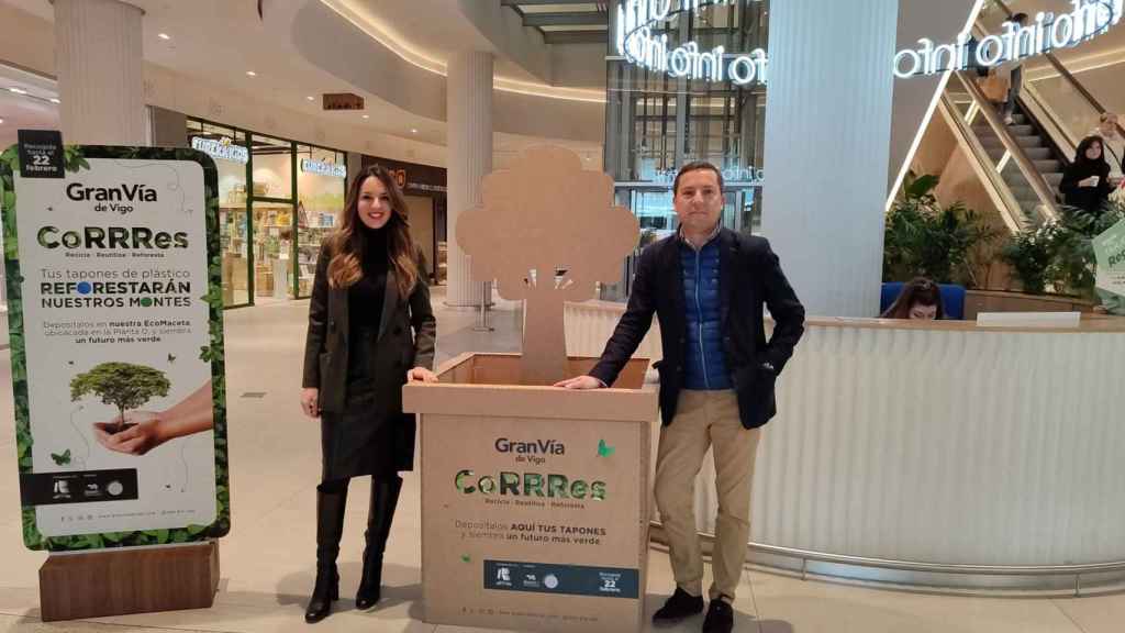 La subdirectora del Centro Comercial Gran Vía de Vigo, Sandra Jácome, y David Suárez, CEO de Diesemm.