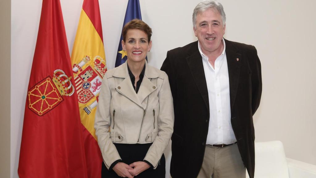La presidenta de Navarra, María Chivite (PSOE), y el alcalde de Pamplona, Joseba Asiron (Bildu), durante un acto celebrado el pasado mes de enero.