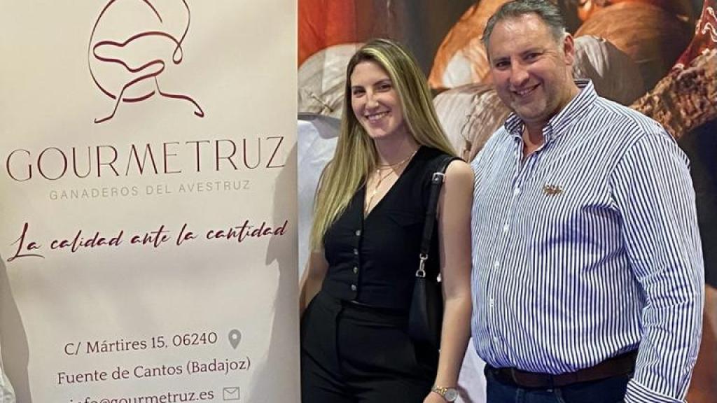 Laura y su padre, David, durante un acto promocional de Gourmetruz.