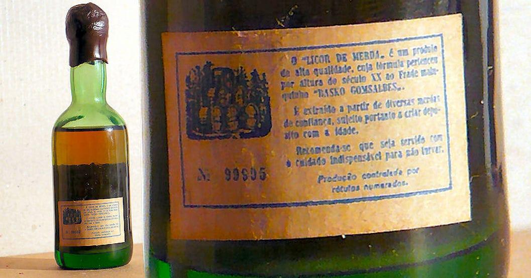 Botella del Licor de merda original. Foto: Portugal Vineyards