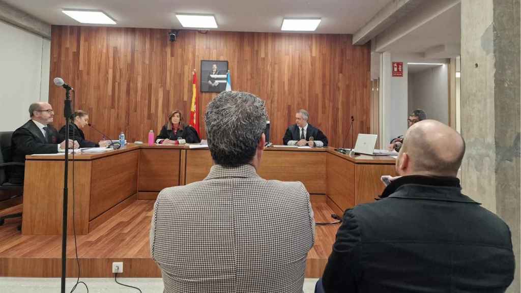 El exalcalde de Baiona Carlos Gómez en el banquillo de los acusados.