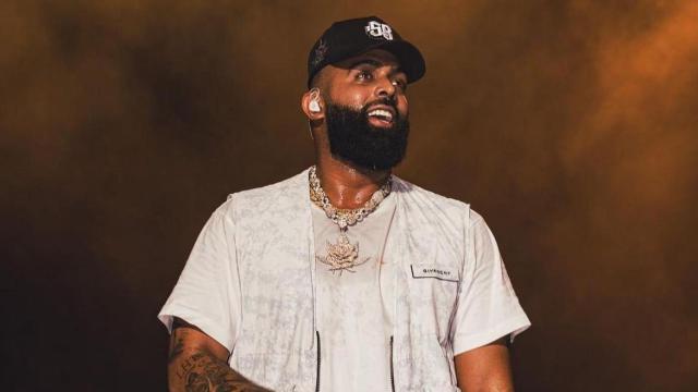 Eladio Carrión durante uno de sus conciertos.