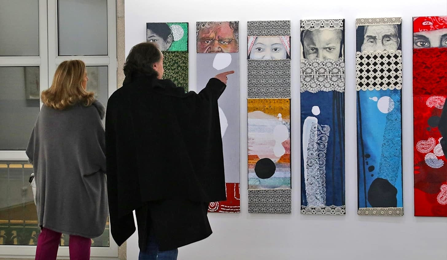 Inauguración de la muestra Bueno Carallo Bueno en la sala Rivas Briones. Foto: Concello de Vilagarcía