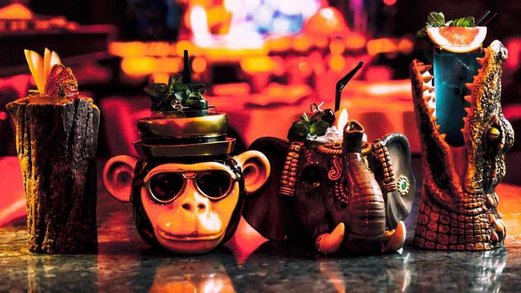 Los recipientes de los cócteles en Jimmy's.