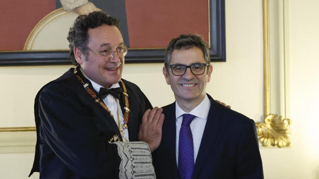 El ministro Bolaños y Álvaro García Ortiz, ayer, miércoles, en el Tribunal Supremo tras la toma de posesión del segundo como fiscal general./