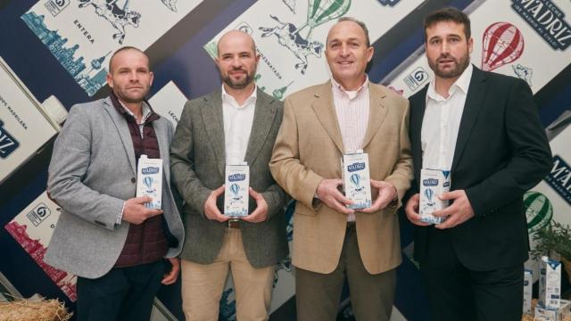Los granjeros detrás de 'Leche Madriz'.