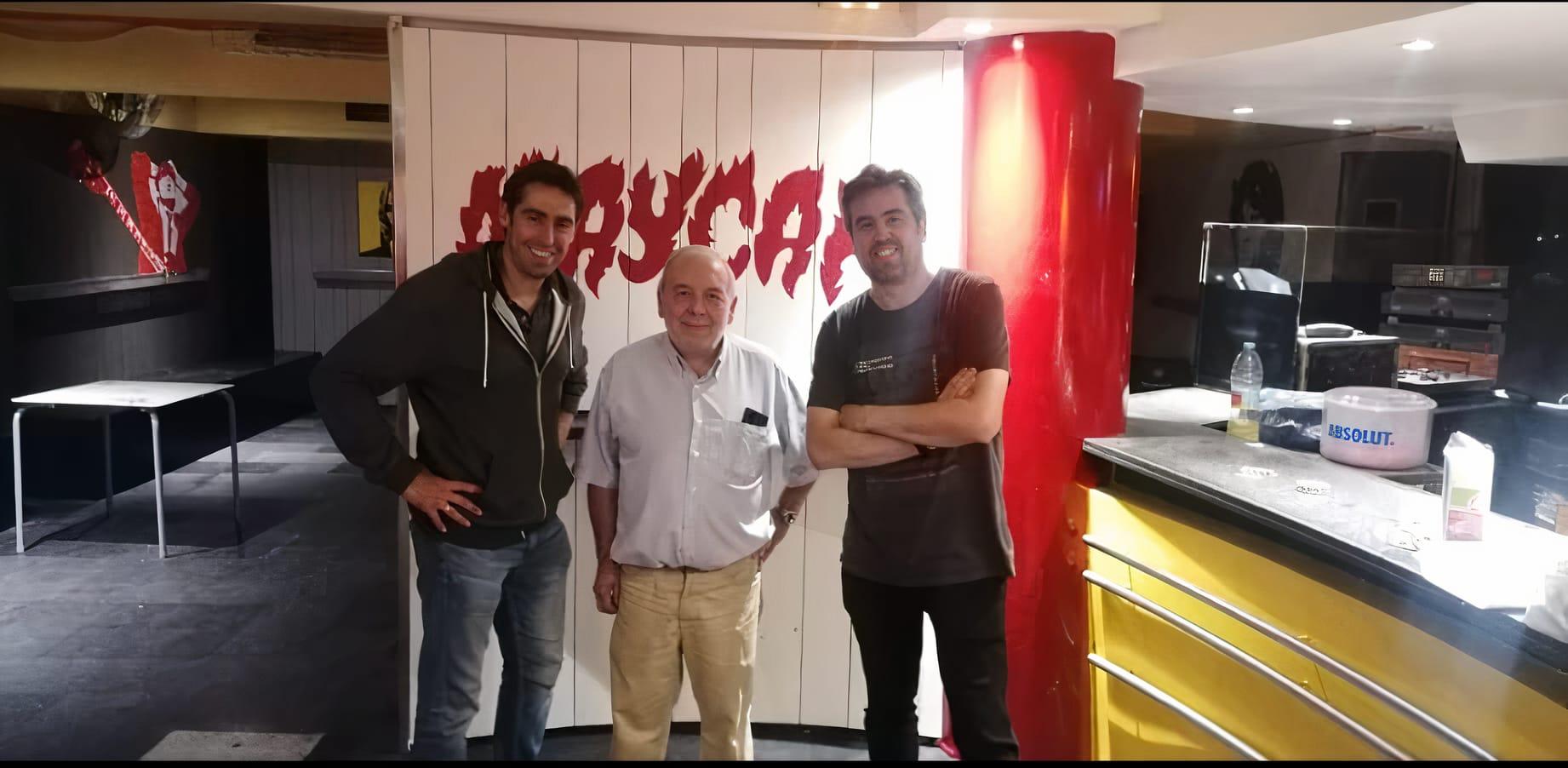 Fran y Pablo con el famoso DJ de Maycar, José Luis, cuando se jubiló.