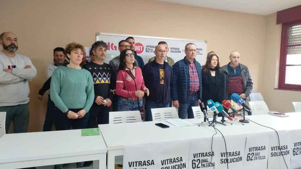 Representantes sindicales muestran su respaldo a los trabajadores.