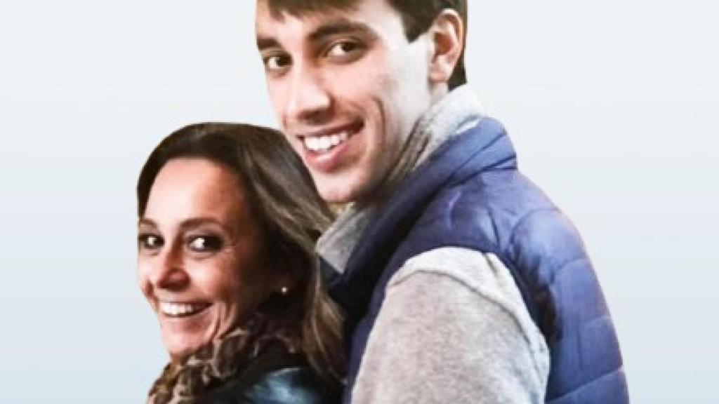 La periodista Mónika Vergara, hija de la legendaria Mayka Vergara, junto a su hijo, Jacobo.