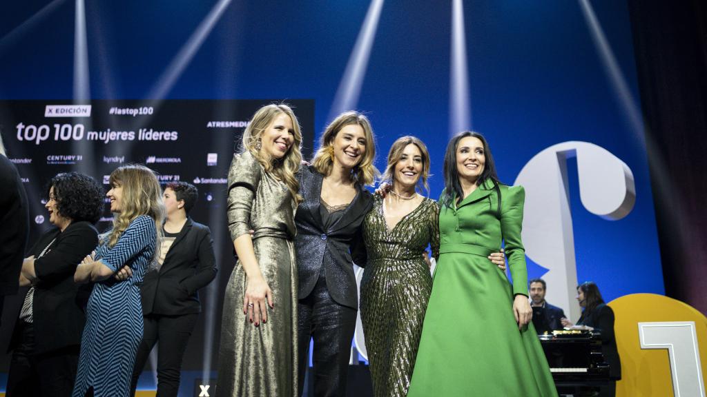 Foto final de la gala de 'Las Top 100 Mujeres Líderes' 2023.