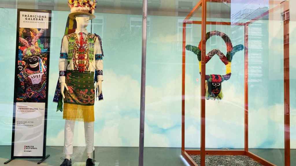Exposición del Entroido gallego en El Corte Inglés de Vigo.