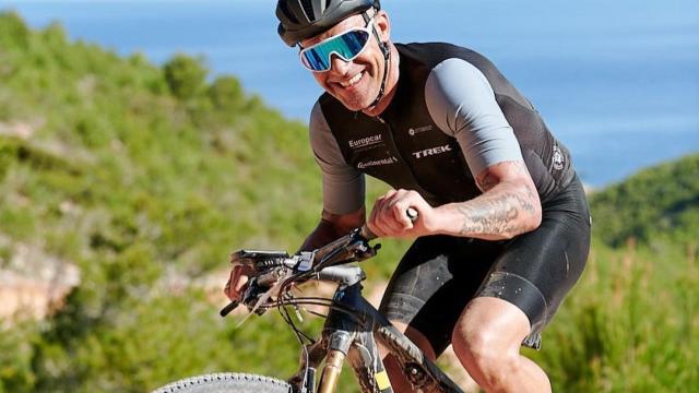 Óscar Pereiro durante la Vuelta a Ibiza en Mountain Bike