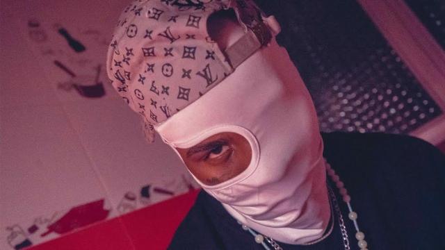 Imagen de Black Marfil en uno de sus videoclips.