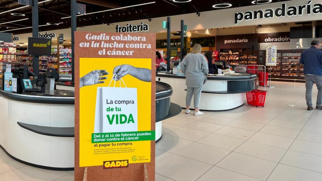 Gadis colabora con la AECC.