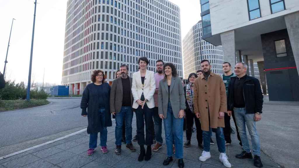 Ana Pontón, candidata del BNG a la presidencia de la Xunta, en el barrio de Navia (Vigo).