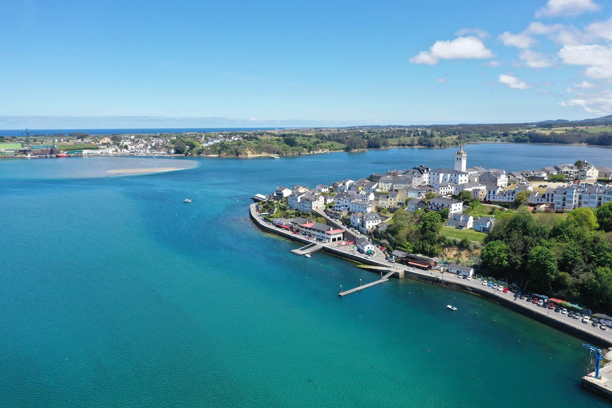 Vista área de la localidad de Castropol, Asturias. Foto: Cultura y Turismo de Castropol