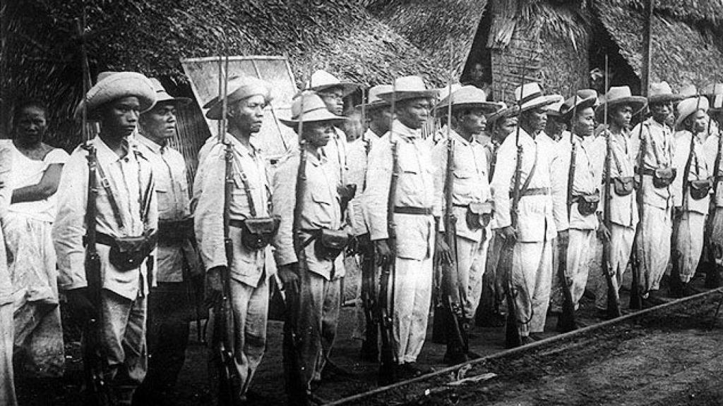 Miembros del Katipunan fotografiados en 1899