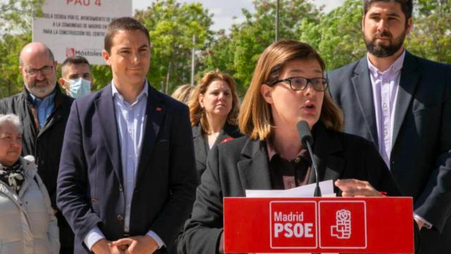 Juan Lobato en un acto de Noelia Posse.