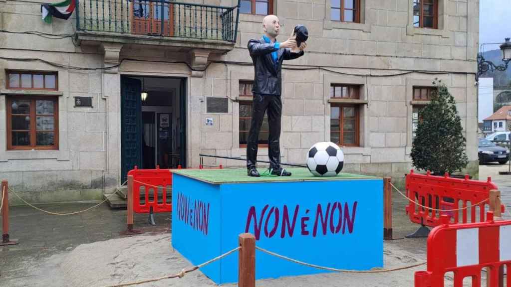 Imagen del Meco con la figura de Luis Rubiales.