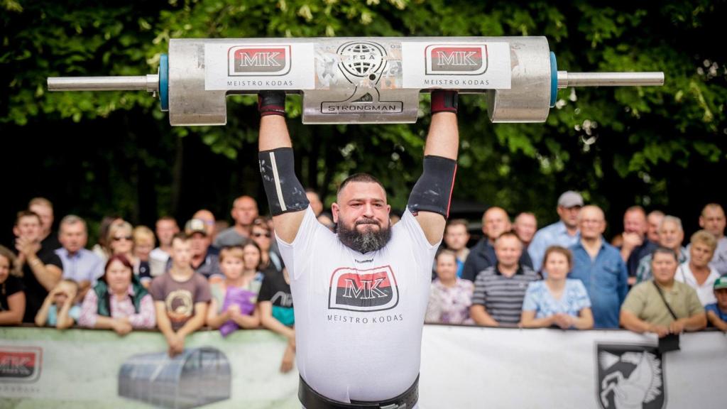 Ferrer en una competición de Strongman.