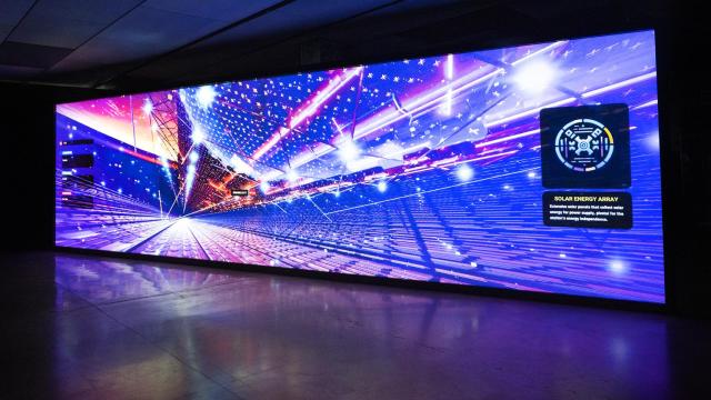 Vista de la pieza audiovisual 'Orbital', del estudio Lifeforms, en la exposición 'Ventanas al futuro', en el Espacio Fundación Telefónica.