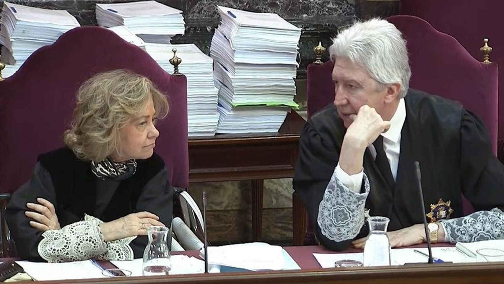 Fidel Cadena y Consuelo Madrigal, durante el juicio del 'procés'./