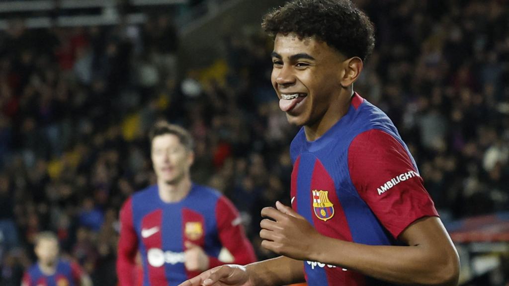 Lamine Yamal celebra un gol frente al Granada.