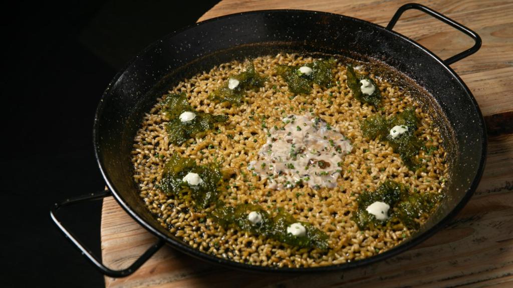 Arroz astronómico y ali oli de algas en salazón