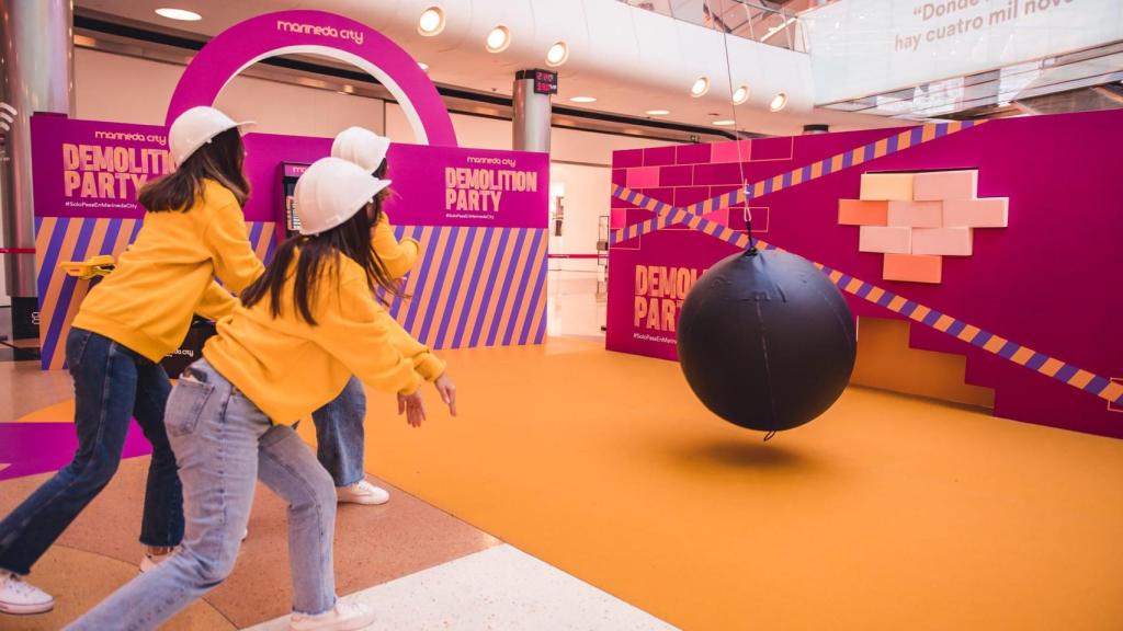 ‘Demolition Party’ en Marineda City de A Coruña: Divertida fiesta con premios para los clientes