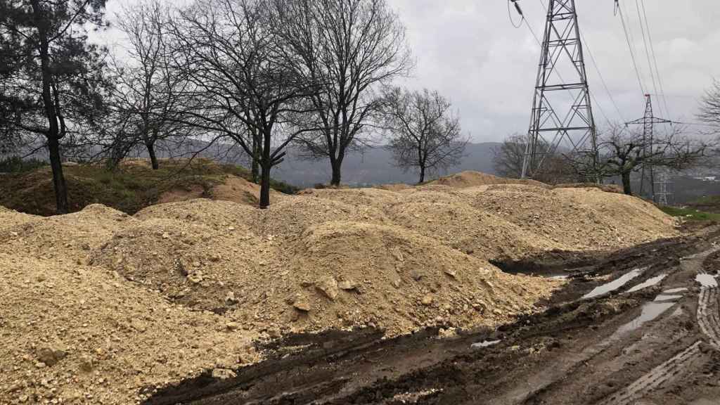 Rellenos denunciados en el monte vigués.