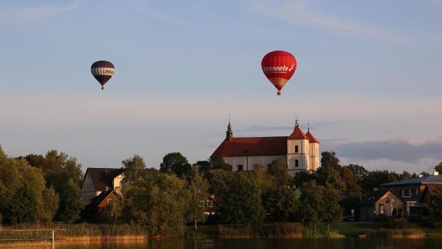 Globos aeroestáticos  sobre la ciudad.