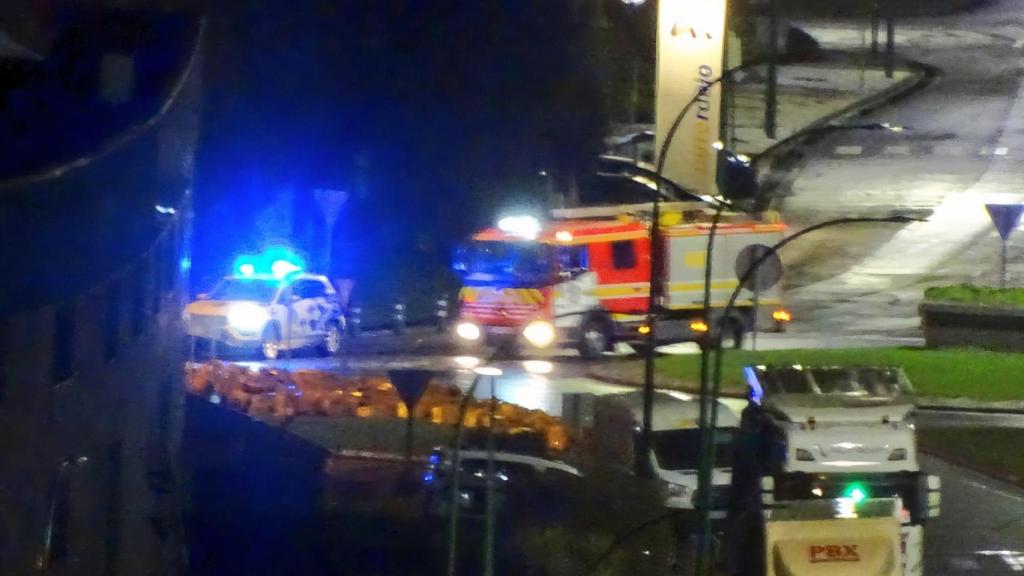 Camión de Estrella Galicia pierde parte de su carga.