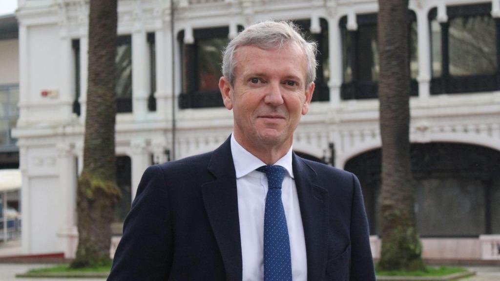 Alfonso Rueda, en los Jardines de Méndez Núñez de A Coruña.