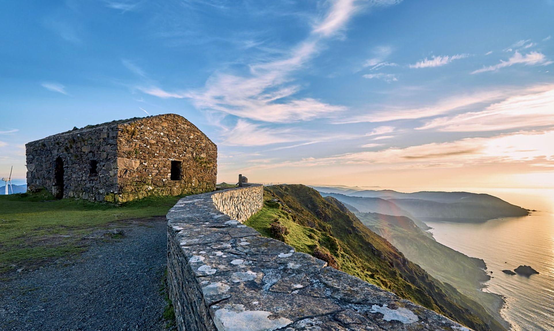 Vista de la Serra da Capelada y la isla Gabeira al fondo desde la garita de Vixía de Herbeira. Foto: Turismo Cedeira