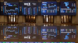El Ibex 35 arriesga los 15.000 puntos con la atención en la inflación de EEUU