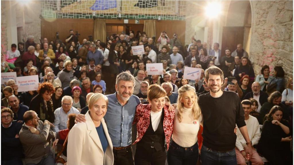 Marta Lois acompañada de Yolanda Díaz, Ramón Sarmiento, Ada Colau y Ernest Urtasun