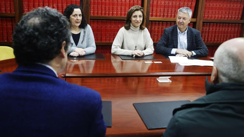Esta mañana, la conselleira de Medio Ambiente y el notario de Ferrol