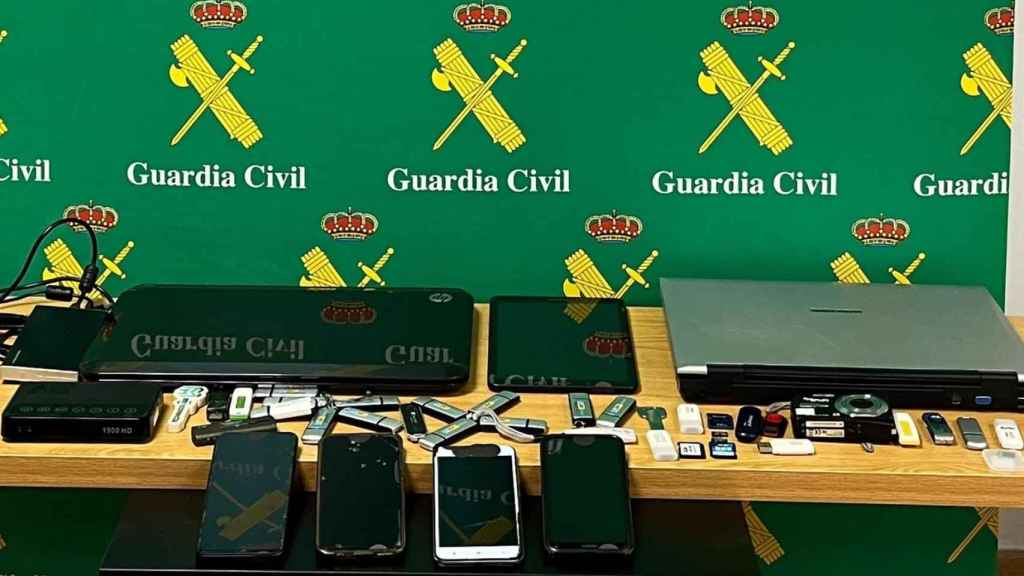 Dispositivos tecnológicos incautados en Allariz.