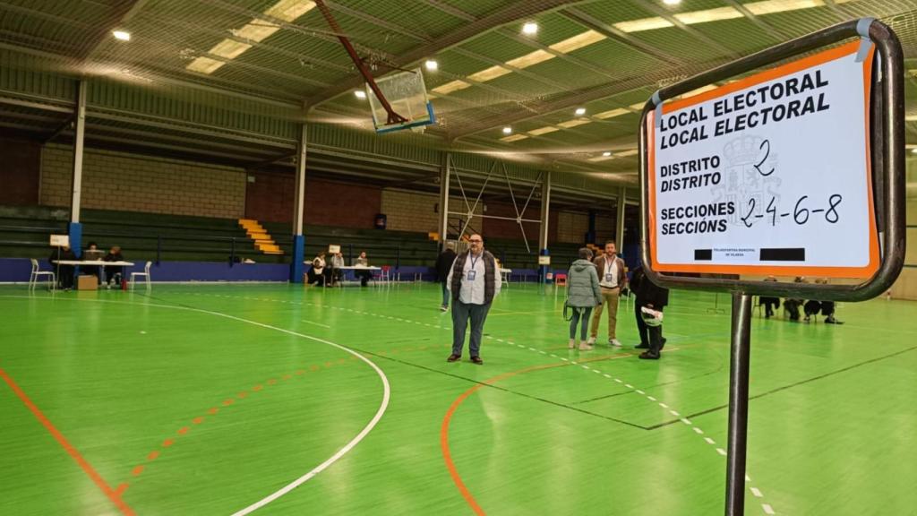 Colegio electoral en Vilaboa (A Coruña).