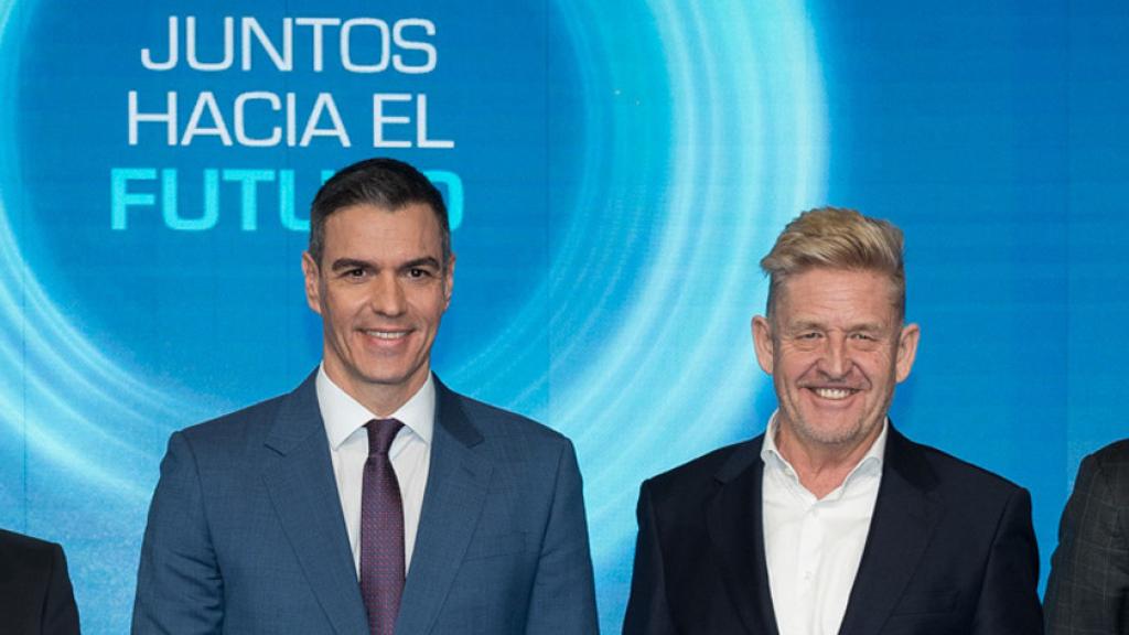 El presidente del Gobierno, Pedro Sánchez, y el presidente de Anfac Wayne Griffiths.