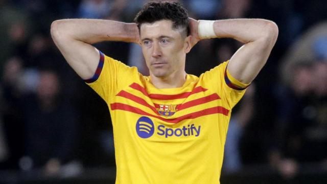 Lewandowski se lamenta de un fallo.