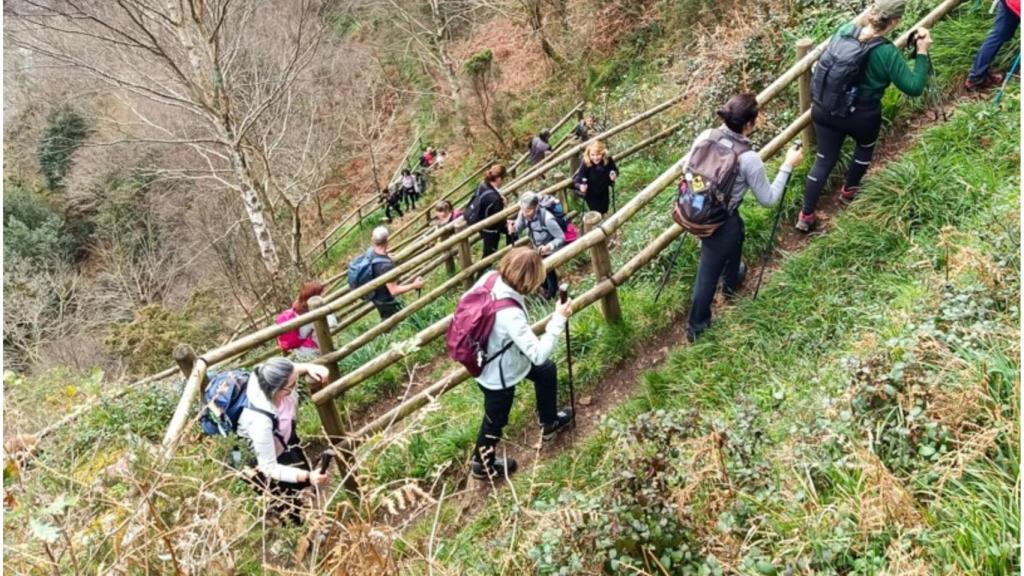 Los senderistas de SendAres (A Coruña) cierran el mes con una ruta por la Ribera del Río Sor