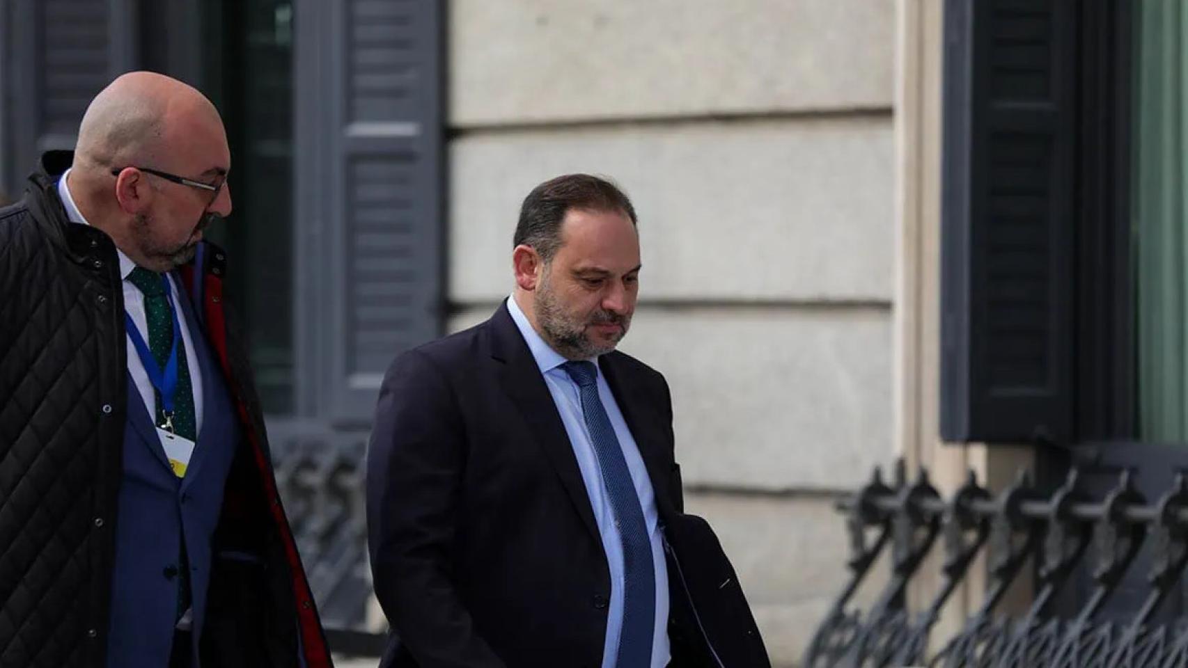 Koldo García junto al exministro José Luis Ábalos, a su llegada al Congreso de los Diputados, en una imagen de archivo.