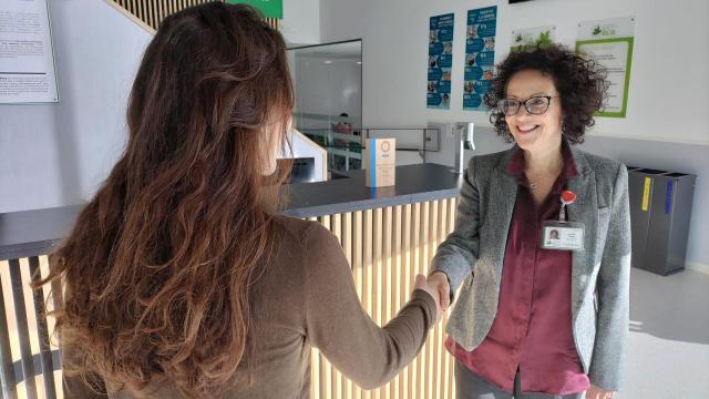 Caroline Bhagat, responsable de los exámenes internacionales en ELIS Murcia.