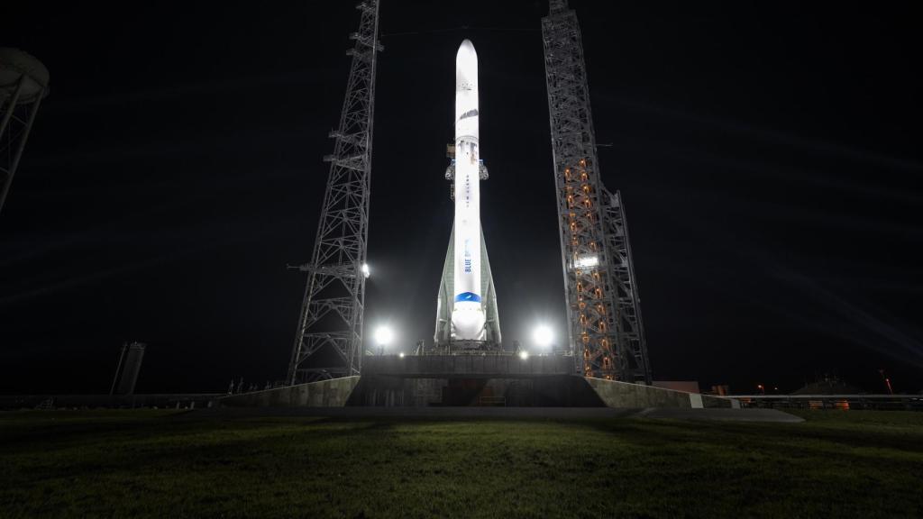 New Glenn, cohete de Blue Origin en la plataforma de lanzamiento