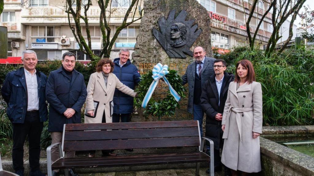 Poemas, flores y música para Rosalía en Santiago el año que se cumplen 187 desde su nacimiento