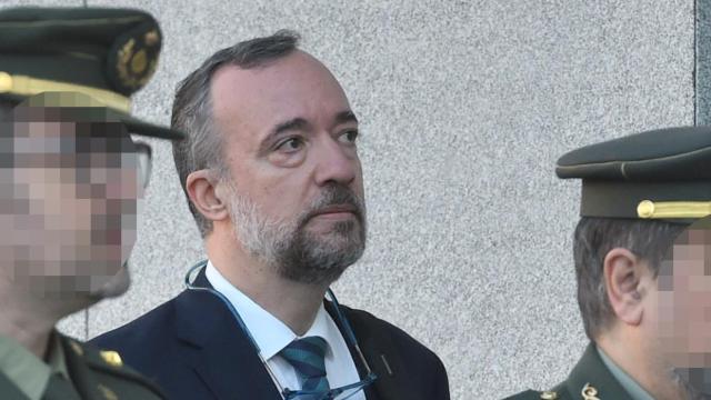 Francisco Martínez, junto a su abogado, en la Audiencia Nacional.