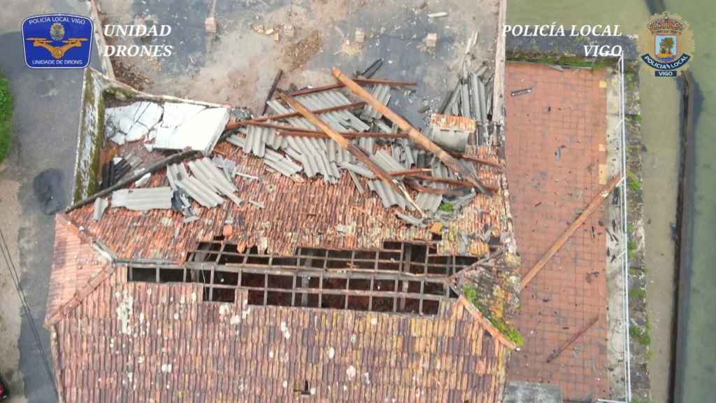Imagen del tejado que fue arrancado, en parte, por el temporal.
