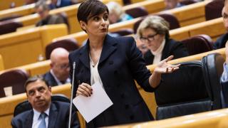 La ministra de Vivienda y Agenda Urbana, Isabel Rodríguez, interviene durante una sesión plenaria en el Senado.