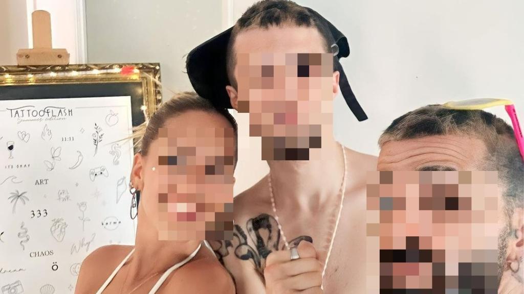 Los Petazetaz, junto con una menor, en su Instagram.